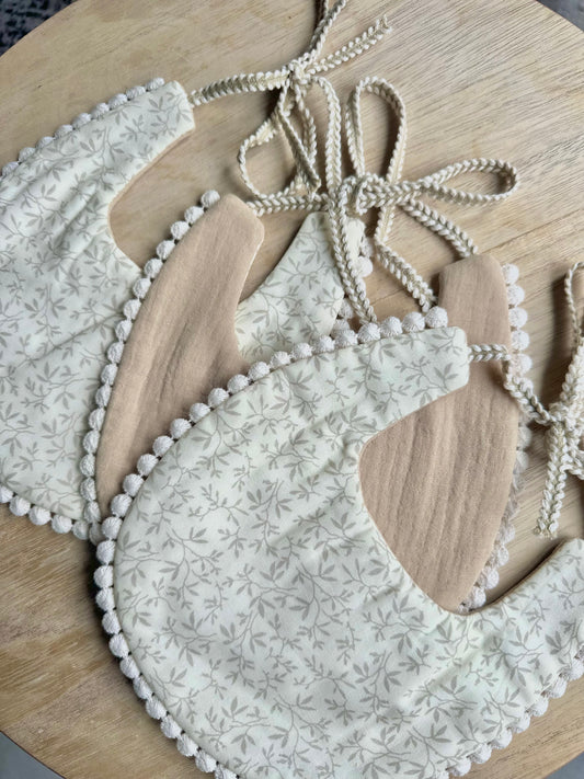Bavoir bébé coton doux unisexe motif fleurs réversible Cameron - Mini Giu Paris
